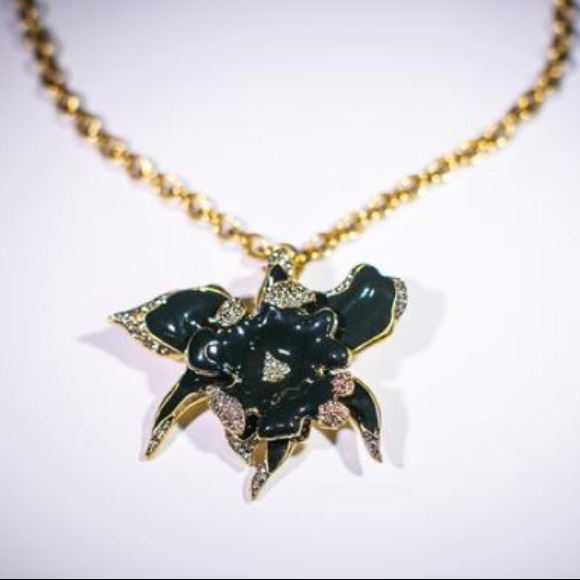 Black abstract flower enamel rhinestone necklace - Picture 1 of 3